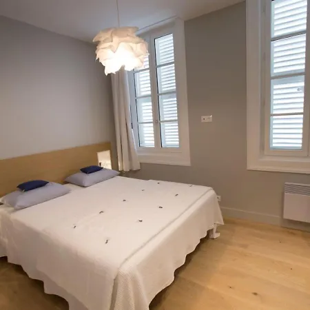 Appartement : Location Les Merciers. *